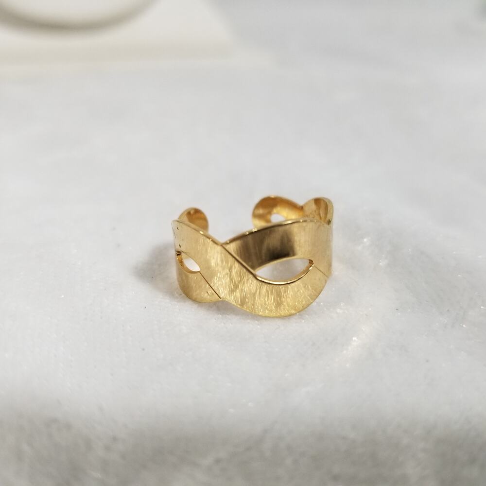 Sarah gold tone crisscross ring adjustable 1.1465